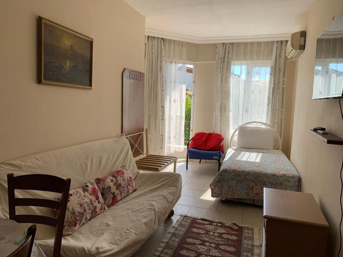 Bedroom 2, CIZMECI APART HOTEL, Çeşme