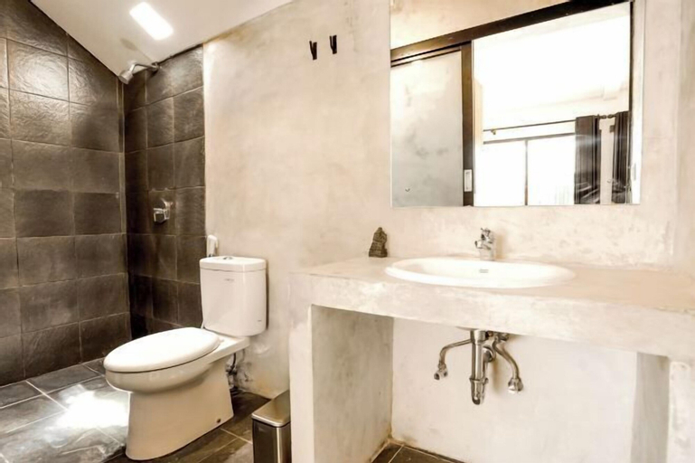 Bathroom 27
