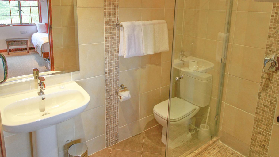 Bathroom 3, The Ark Lodge, Kieni