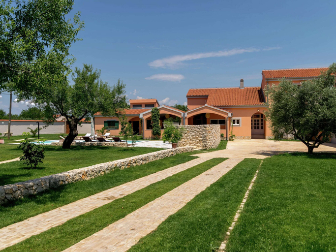 Exterior & Views 2, Villa in Skabrnje With Swimming Pool, Škabrnja
