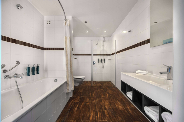 Bathroom 4, Hilton Garden Inn Leiden, Oegstgeest