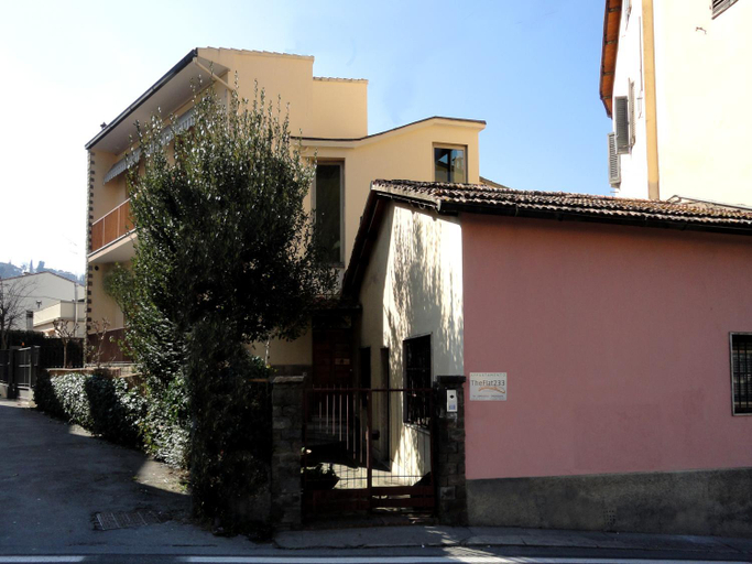 Others 4, The Flat 233, Florence