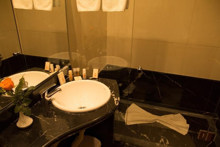Bathroom 4, Oum Palace Hôtel & Spa Casablanca, Casablanca