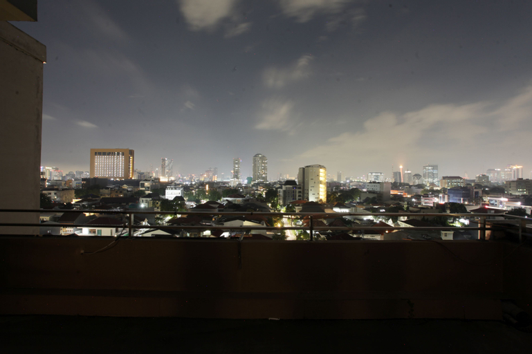 Exterior & Views 8