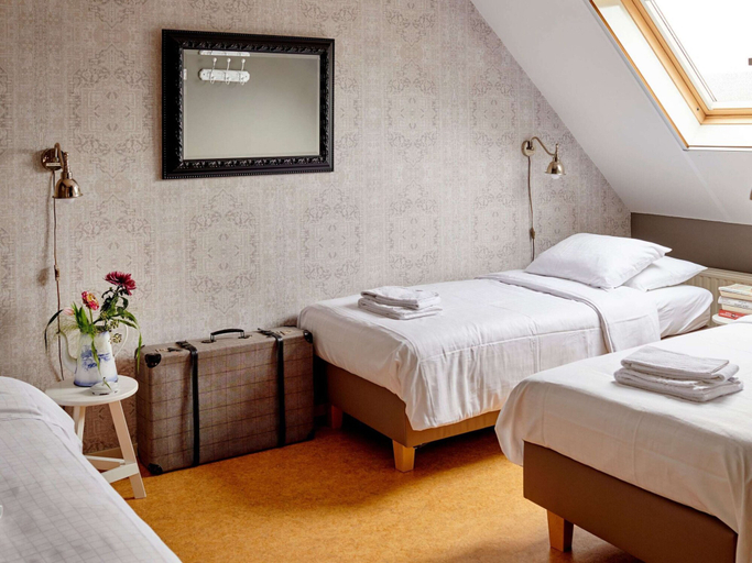 Room 3, Charming Holiday Home in Baarlo With Terrace, Maasbree