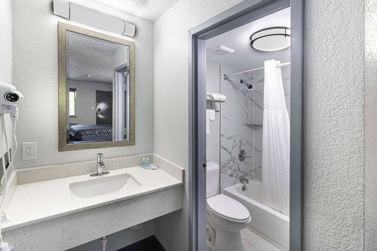 Bathroom 14