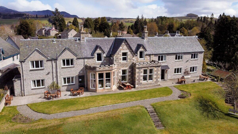 Exterior & Views