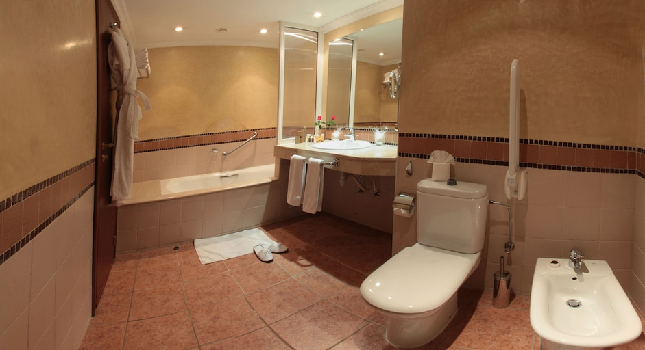 Bathroom 4, Grand Mogador Menara, Marrakech