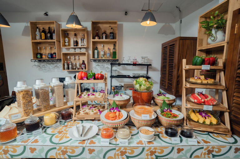 Food & Drinks 12