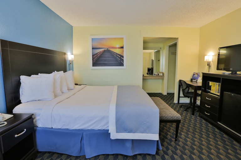 Bedroom 2, Days Inn by Wyndham Wrightstown, Burlington