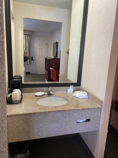 Bathroom 4, SureStay Plus by Best Western Woodbury Inn, Nassau