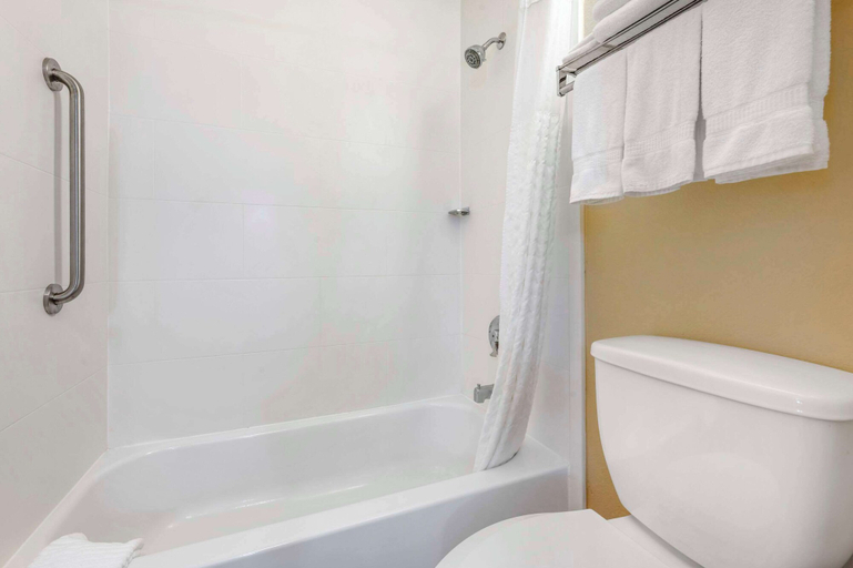 Bathroom 4, Comfort Inn Fremont, Steuben