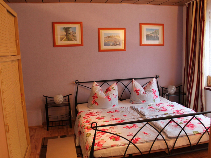 Bedroom 3, Bungalow in Alt Bukow Near the Beach, Rostock