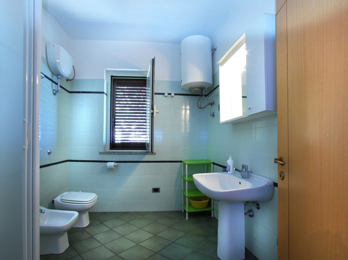 Bathroom, Belvilla by OYO Comfortable Apartment With Pool, Foggia