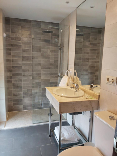 Others 5, Hostal Virgen del Villar, Valladolid