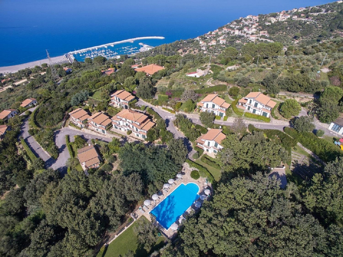 Others 5, Residence Galati, Messina