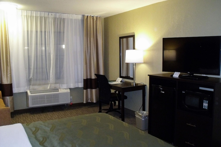 Bedroom 3, Clarion Pointe Winslow I-40, Navajo