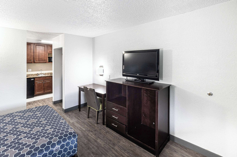 Bedroom 24
