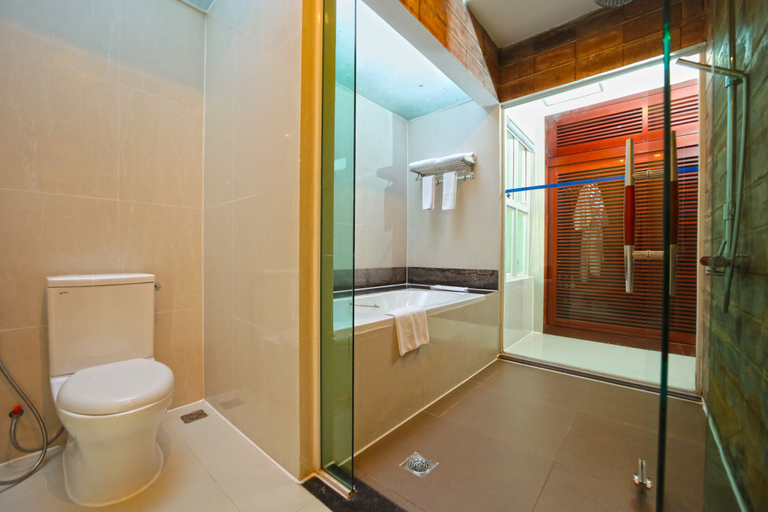 Bathroom 5, Independence Hotel by Dara, Sihanoukville
