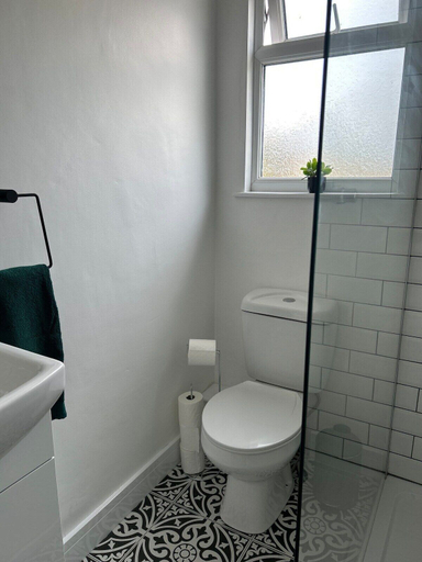 Bathroom 4, Bay View House, Gwynedd
