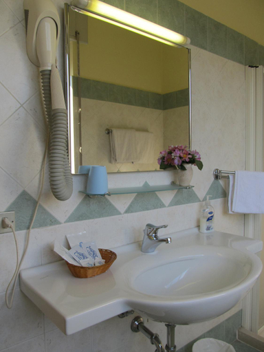 Bathroom 4, Hotel La Bussola, Brescia