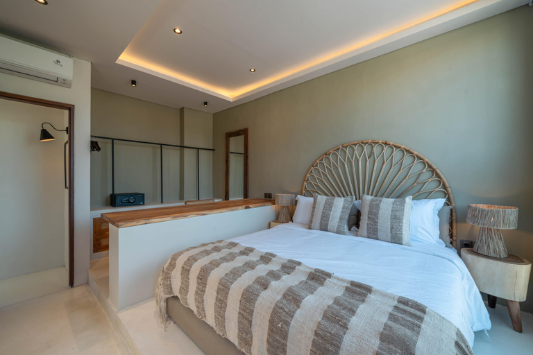 Bedroom 3, Casa Galicia - Spacious Central 7BR Villa : Pool & Sunset Rooftop, Badung
