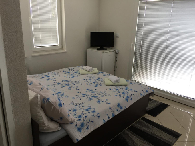 Bedroom 2, Sonce Guest House