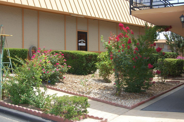 Others 3, Executive Inn and Suites Springdale, Washington