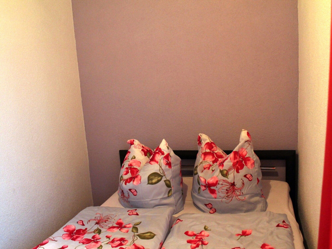 Bedroom 4, Bungalow in Alt Bukow Near the Beach, Rostock