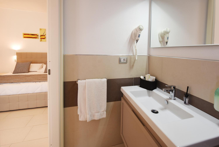 Bathroom 4, Xenia Hotel, Cagliari