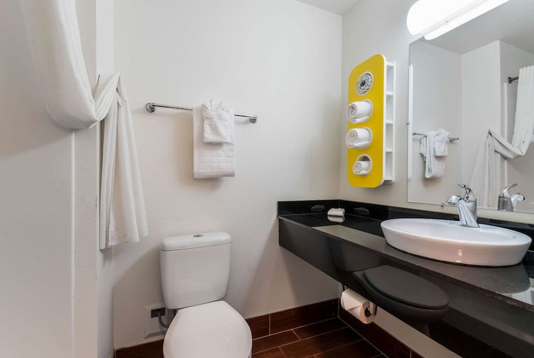 Bathroom 3, Motel6 Wilkes Barre, PA - Arena, Luzerne