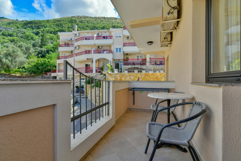 Others 3, Apartments Srzentic