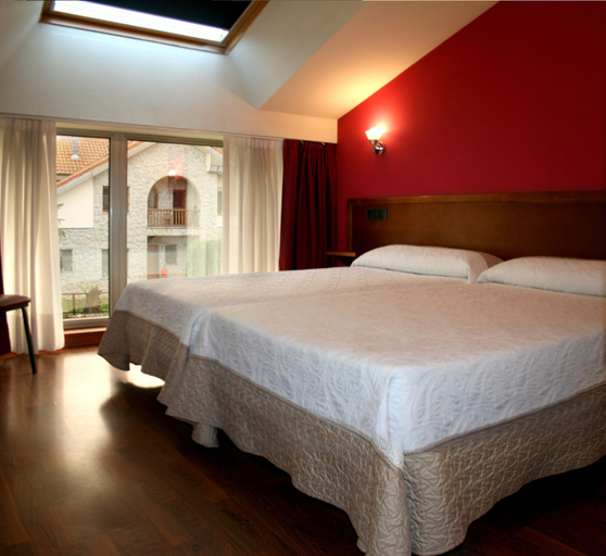 Bedroom 3, Hotel Virgen de Covadonga, Asturias
