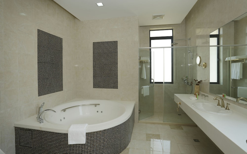 Bathroom 4, President Hotel at Umodzi Park, Lilongwe City