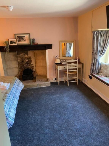Others 4, Bear Inn, Gloucestershire