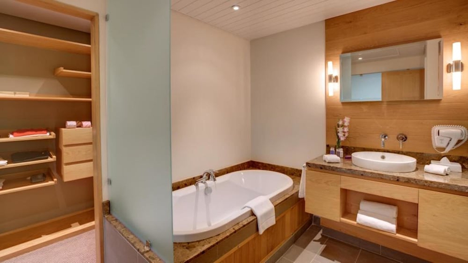 Bathroom 4, Le Suffren Hotel & Marina