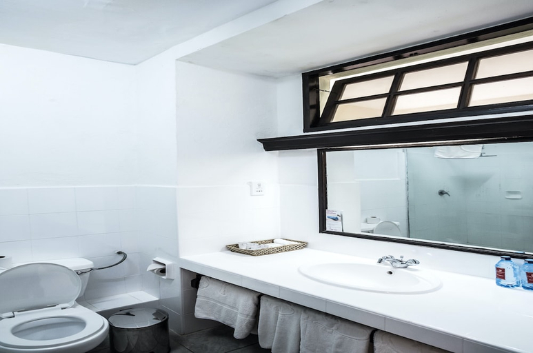 Bathroom 4, PrideInn Flamingo Beach Resort & Spa - Kenya, Kisauni