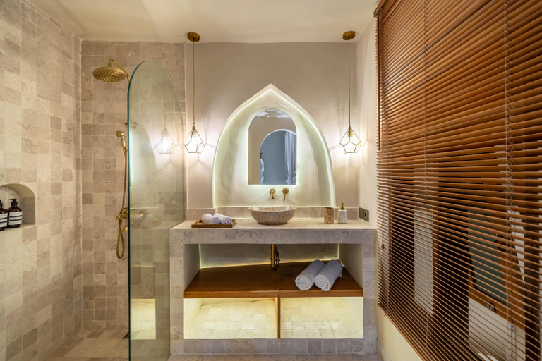 Bathroom 5, Yamuna: Enthralling 5BR Villa 3Min to Berawa Beach, Badung