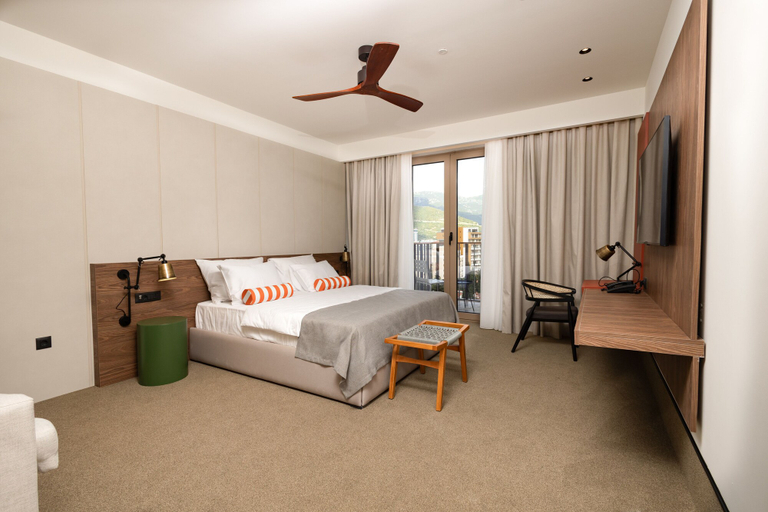 Bedroom 4, Infinity Hotel & More