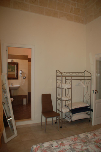 Others 5, B&B Emily Brindisi, Brindisi