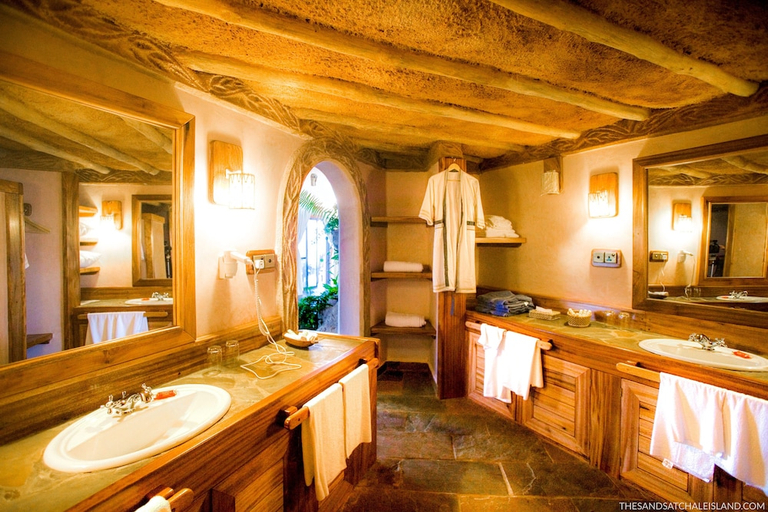 Bathroom 4, Chale Island Resort, Msambweni