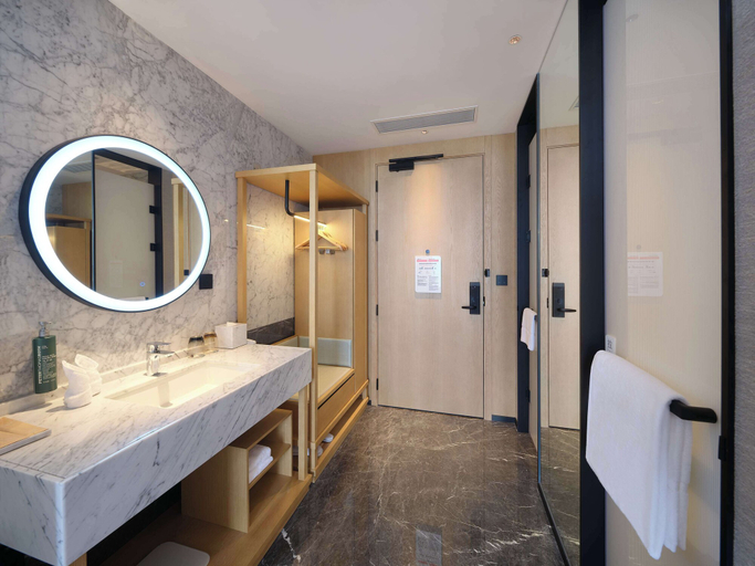 Bathroom 5, Hilton Garden Inn Huludao Longxing Road, Huludao