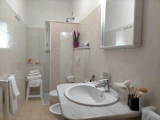 Bathroom 3, Residence Esmeraldo, Vibo Valentia
