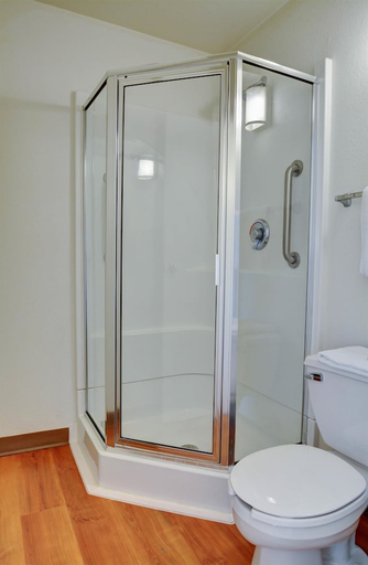 Bathroom, Motel6 Windsor Locks, CT - Hartford, Hartford