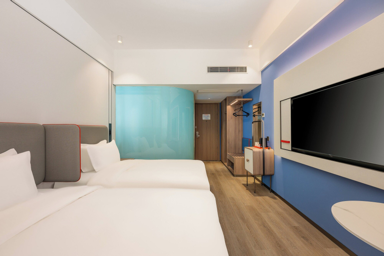 Bedroom 13