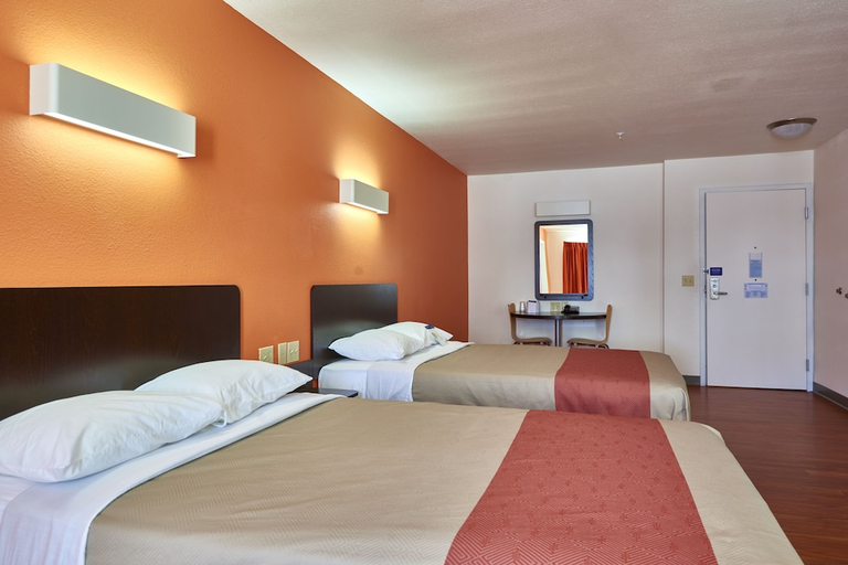 Bedroom 2, Motel6 Wilkes Barre, PA - Arena, Luzerne