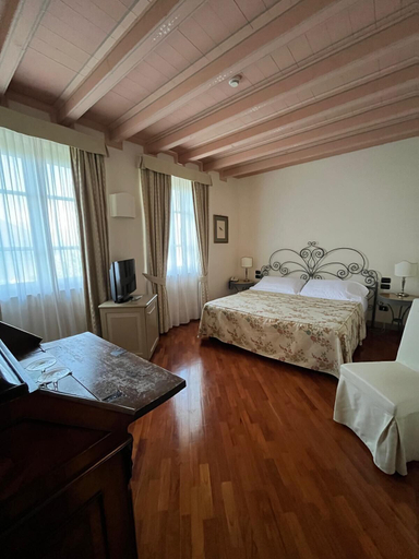 Bedroom 3, Romantik Hotel Relais Mirabella Iseo, Brescia