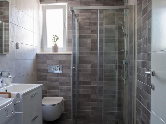 Bathroom 5, Plush Apartment in Imotski near Blue & Red Lakes, Imotski