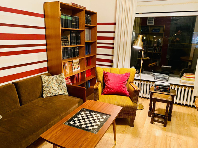 Others 5, The Bookstore Family Apartment, Snæfellsbær