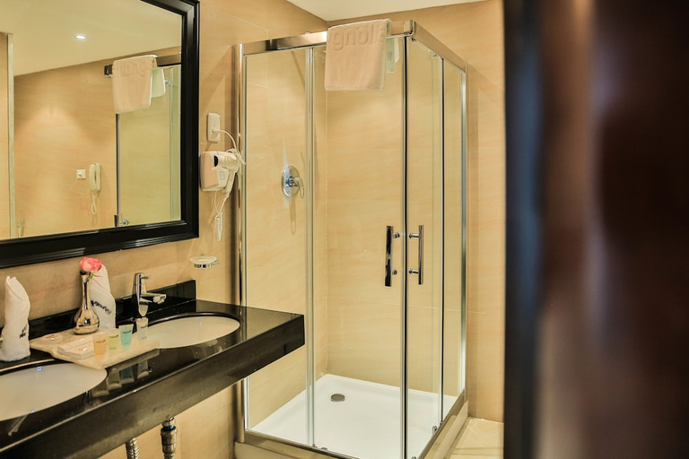 Bathroom 5, Magnolia hotel and conference center, Addis Abeba